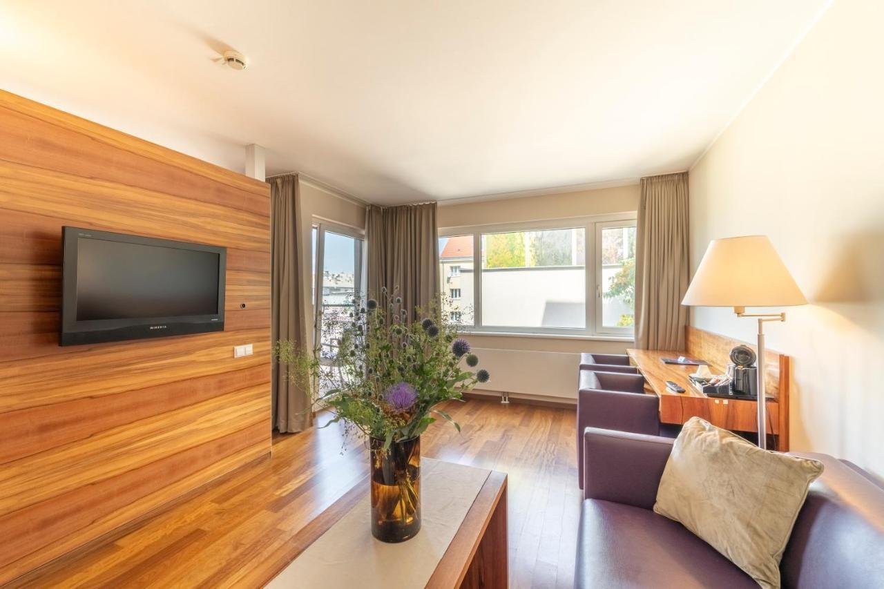 Pakat Suites Wenen Buitenkant foto
