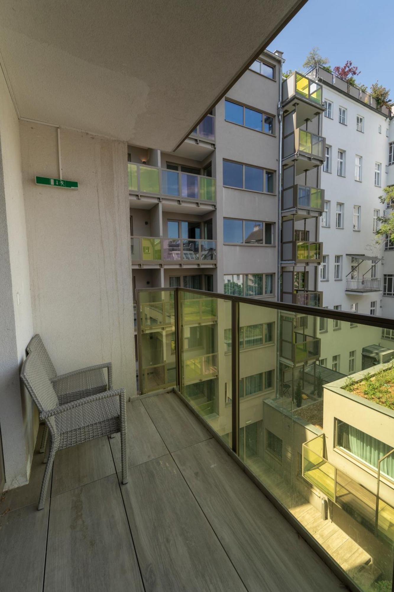 Pakat Suites Wenen Buitenkant foto