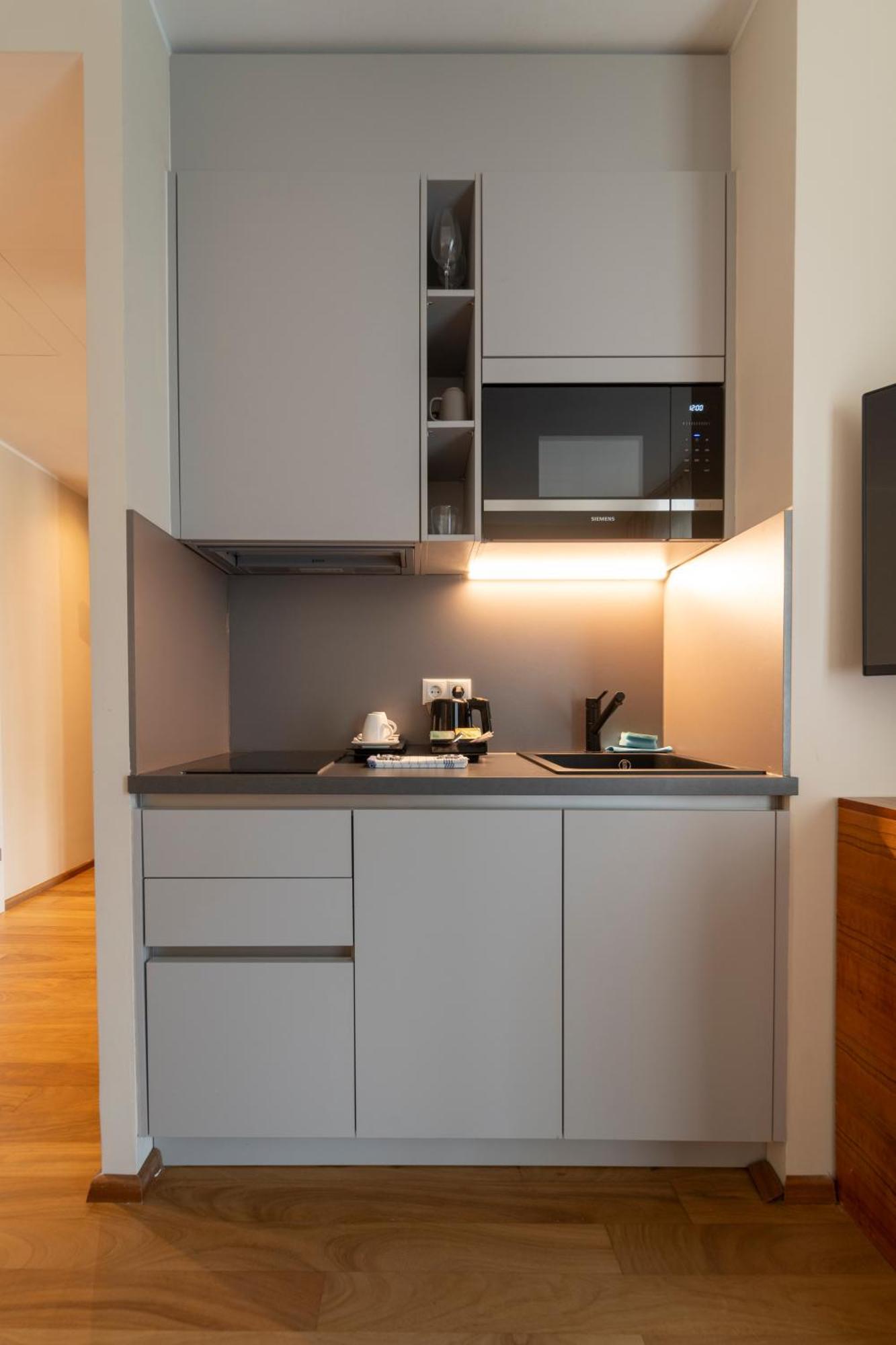 Pakat Suites Wenen Buitenkant foto