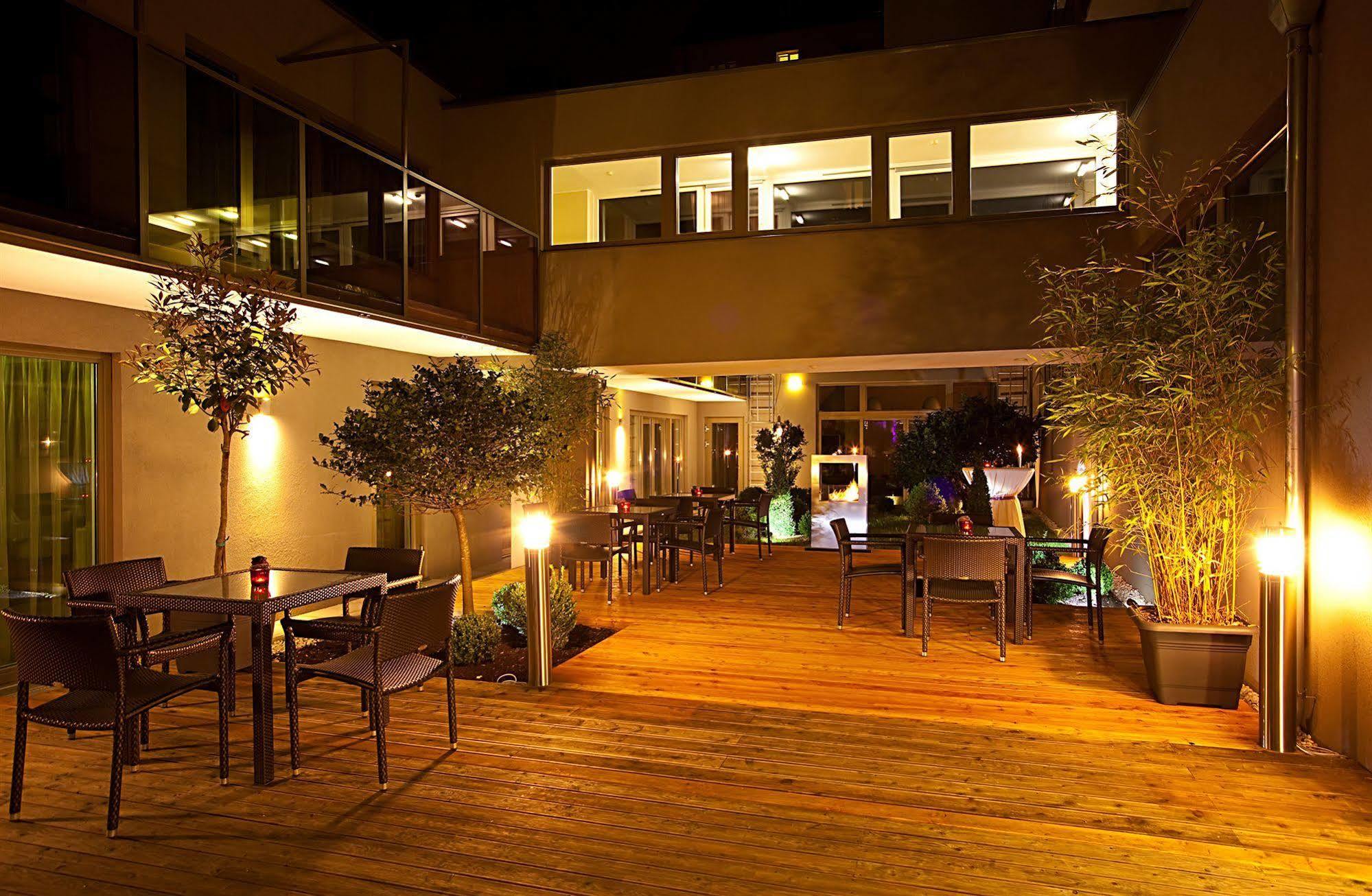 Pakat Suites Wenen Buitenkant foto